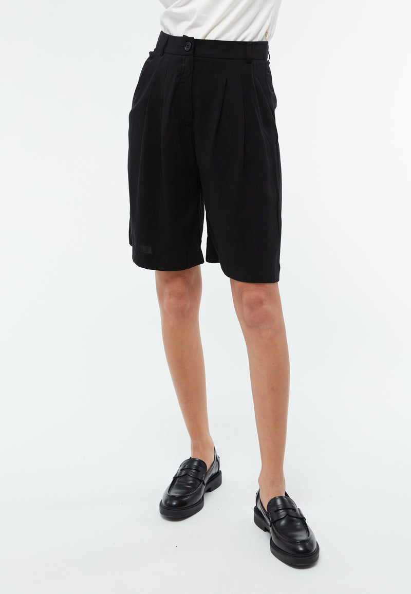 Givn Berlin Bermuda-Shorts PETRA aus TENCEL™ Lyocell Shorts Black (Tencel)