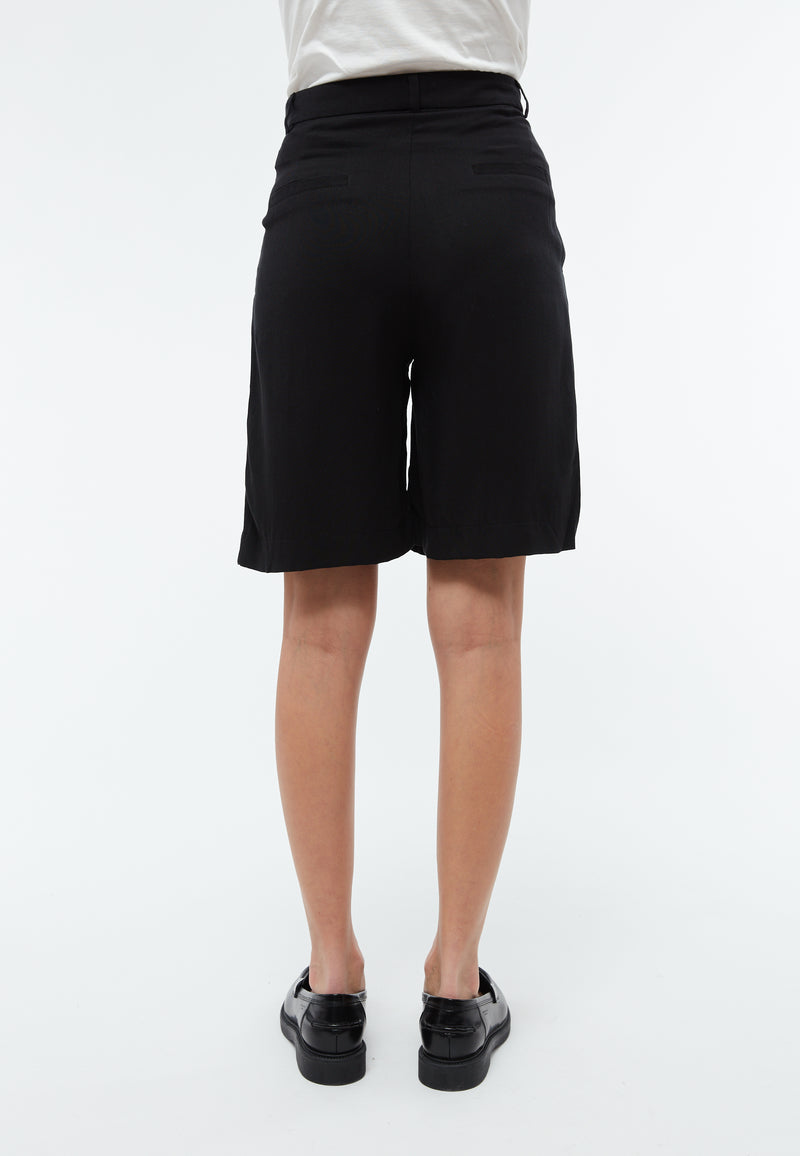 Givn Berlin Bermuda-Shorts PETRA aus TENCEL™ Lyocell Shorts Black (Tencel)