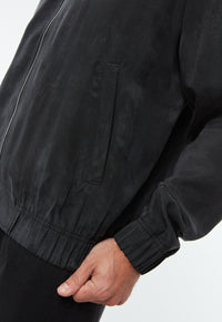 Givn Berlin Blousonjacke GBKENO relaxed aus TENCEL™ mit Peach-Effekt Jacket Black (Tencel)