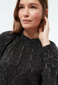 Givn Berlin Bluse GBSMILLA mit Puffärmeln aus TENCEL™ mit Peach-Effekt Blouse Black / Dark Khaki (Waves)