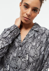 Givn Berlin Bluse GBZORA aus TENCEL™ mit Reverskragen Blouse Black / Grey (Snake)