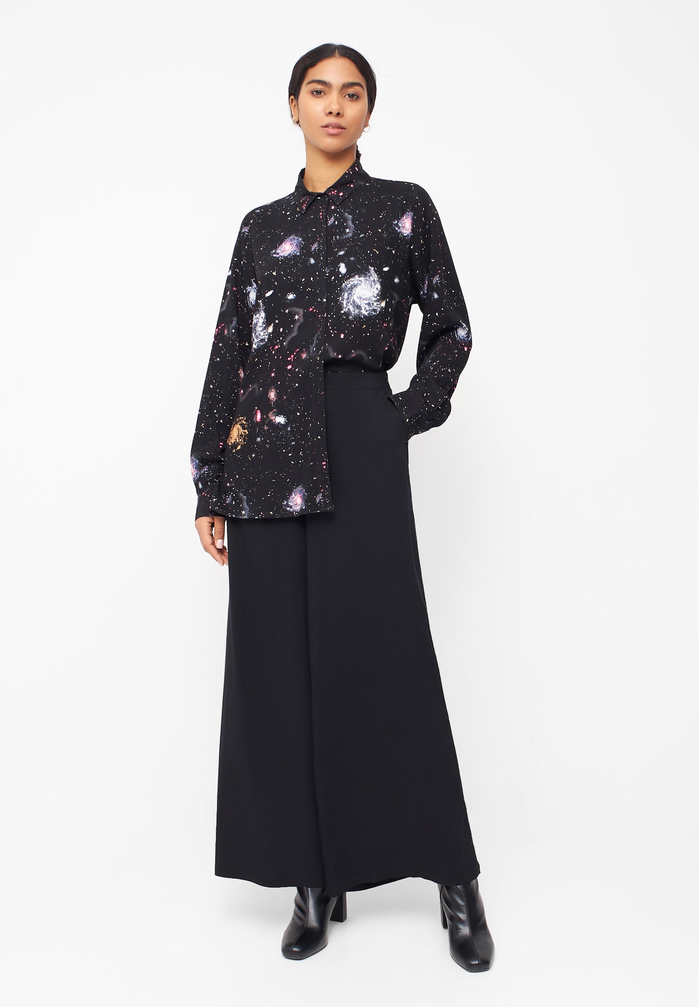 Givn Berlin Bluse IVA aus LENZING™ ECOVERO™ Blouse Black (Universe)