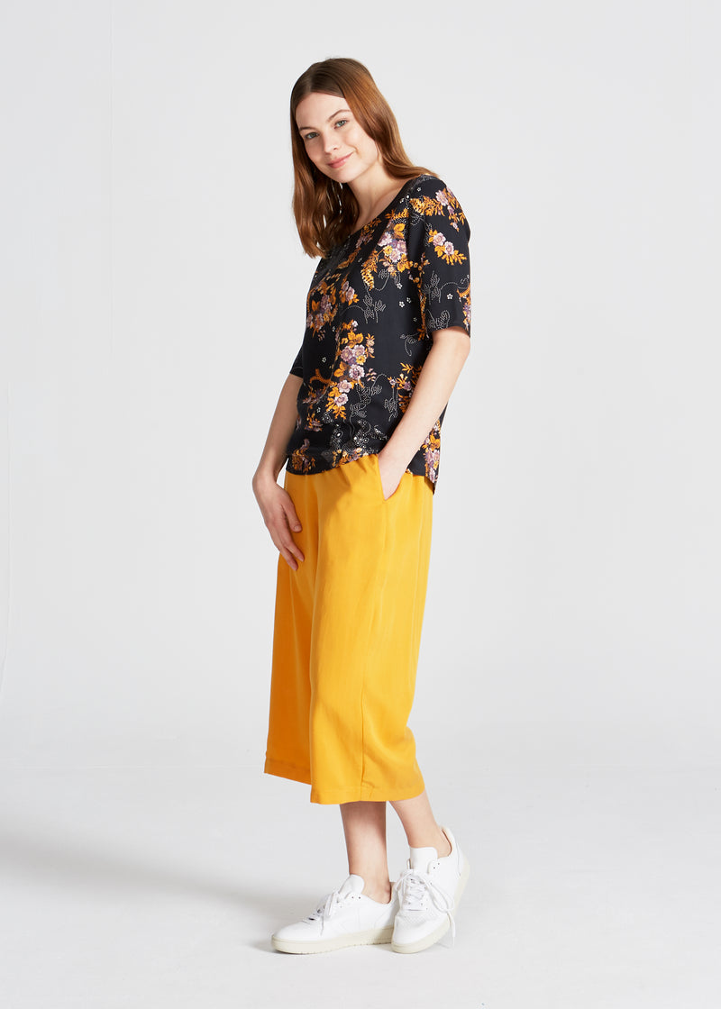 Givn Berlin Blusenshirt ISLA aus LENZING™ ECOVERO™ Blouse Black / Yellow (Flowers)