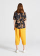 Givn Berlin Blusenshirt ISLA aus LENZING™ ECOVERO™ Blouse Black / Yellow (Flowers)