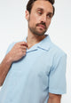 Givn Berlin Bowling-Shirt GBBARIK aus Bio-Baumwoll Seersucker Buttoned Shirt Ice Water Blue (Structure)