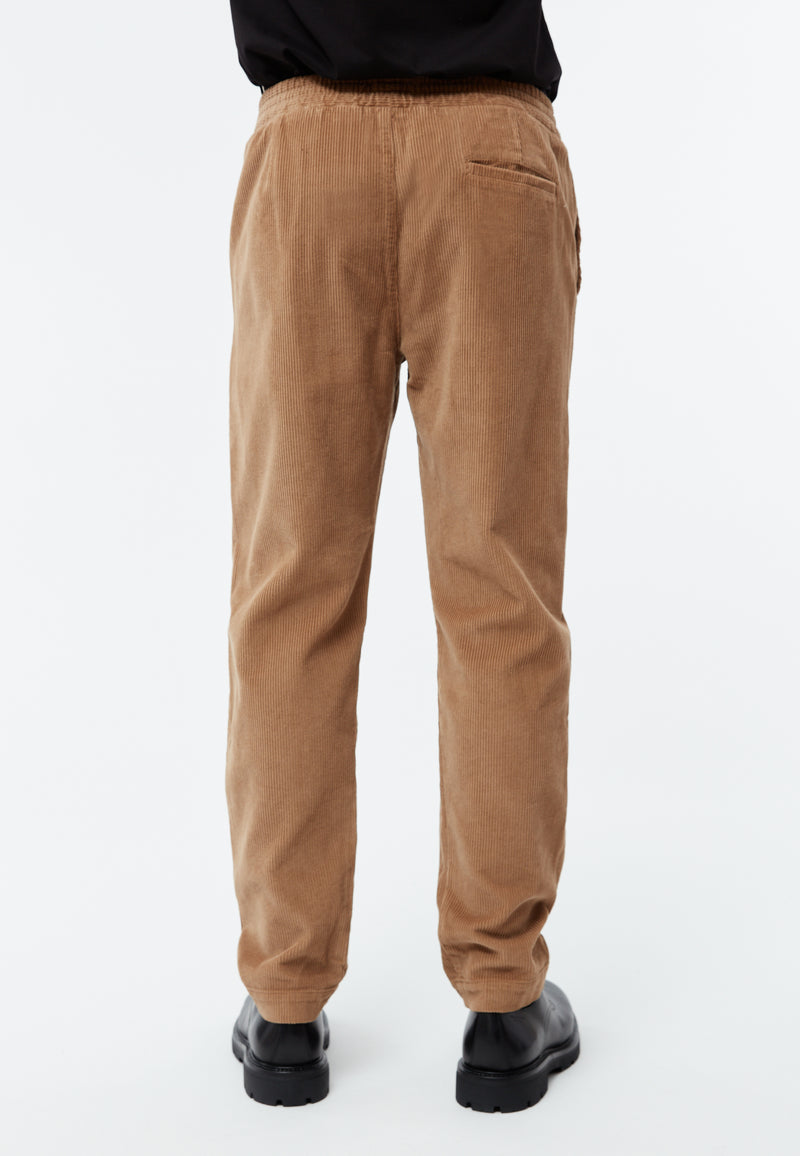 Givn Berlin Cordhose GBERIC aus Bio-Baumwolle mit elastischem Bund Trousers Dark Camel (Cord)