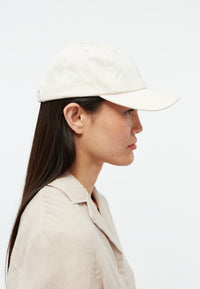Givn Berlin Dad Cap GBTIM (PAPER PLANE) aus Bio-Baumwolle mit Stickerei Hat Off White