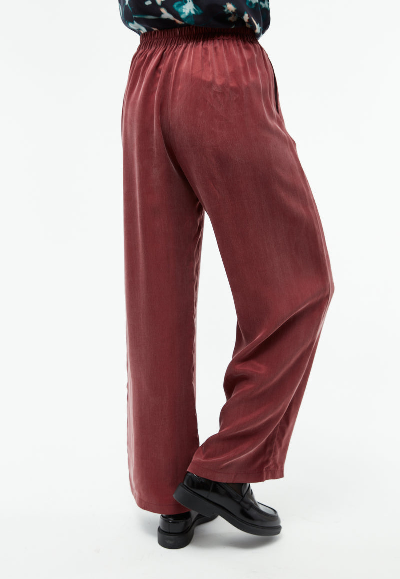 Givn Berlin Hose GBMARLA aus Cupro (Bemberg™) mit weitem Bein Trousers Cranberry