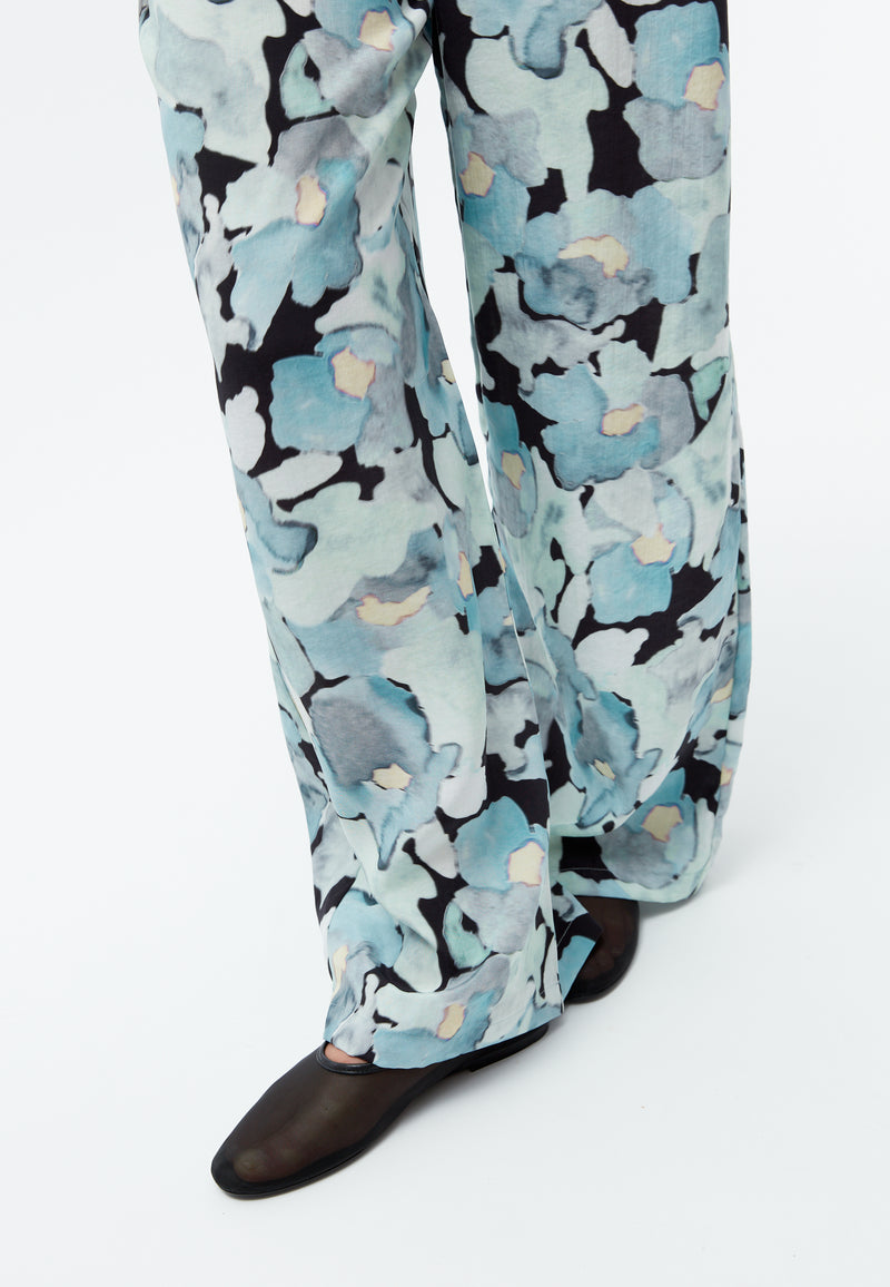 Givn Berlin Hose GBMARLA relaxed aus TENCEL™ mit Peach-Effekt Trousers Gentle Blue (Dreamy Florals)