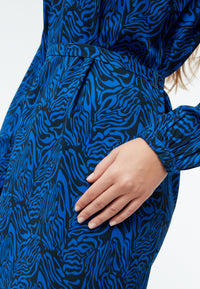 Givn Berlin Kleid GBTHEKLA aus LENZING™ ECOVERO™ Dress Black / Electric Blue (Tiger)