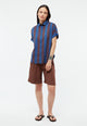 Givn Berlin Kurzarmbluse GBSARAH aus LENZING™ ECOVERO™ Blouse Blazing Blue / Chocolate Brown (Stripes)