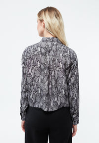 Givn Berlin Kurze Bluse GBSAVANNAH aus TENCEL™ Blouse Black / Grey (Snake)