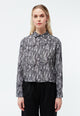 Givn Berlin Kurze Bluse GBSAVANNAH aus TENCEL™ Blouse Black / Grey (Snake)