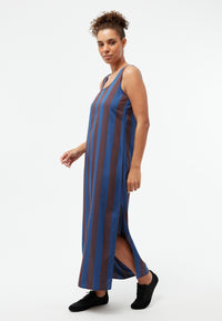 Givn Berlin Langes Kleid GBLOTTA aus LENZING™ ECOVERO™ Dress Blazing Blue / Chocolate Brown (Stripes)
