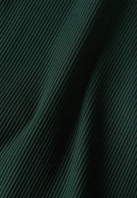 Givn Berlin Longsleeve GBROSA mit U-Boot Ausschnitt aus Bio-Baumwoll Rippjersey Longsleeve Bottle Green (Rib)