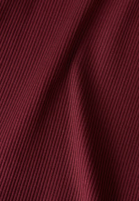 Givn Berlin Longsleeve GBROSA mit U-Boot Ausschnitt aus Bio-Baumwoll Rippjersey Longsleeve Burgundy (Rib)
