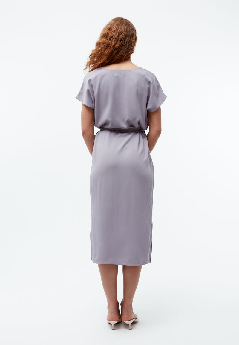 Givn Berlin Midi-Kleid GBPHILINE aus LENZING™ ECOVERO™ mit Bindegürtel Dress Lilac Grey