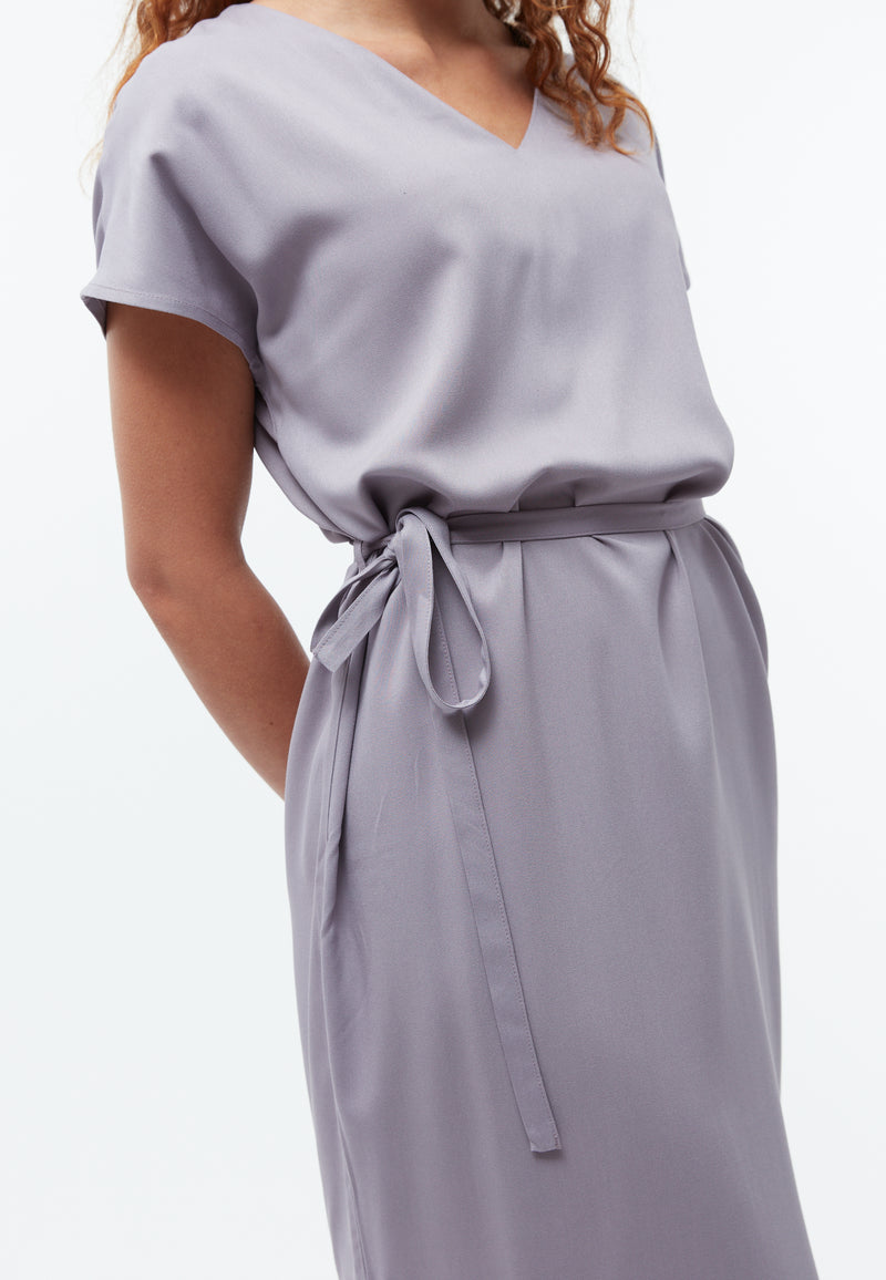 Givn Berlin Midi-Kleid GBPHILINE aus LENZING™ ECOVERO™ mit Bindegürtel Dress Lilac Grey