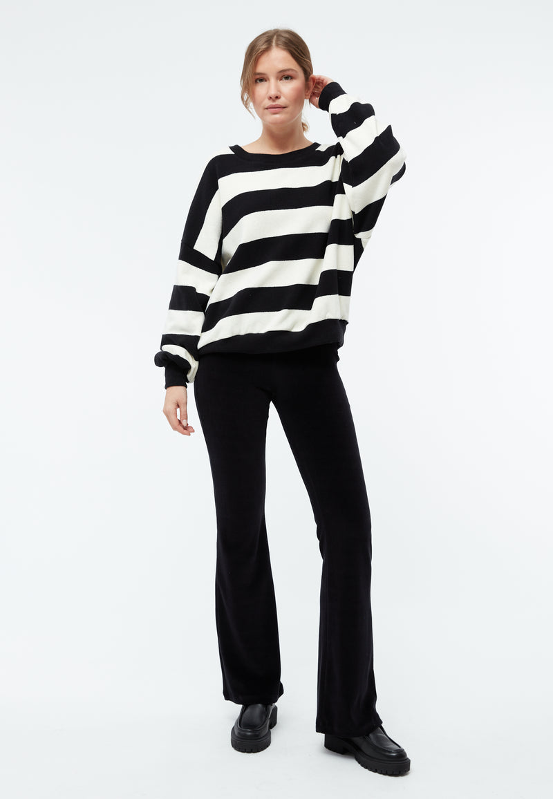 Givn Berlin Samthose GBELODIE flared leg aus Bio-Baumwolle Trousers Black