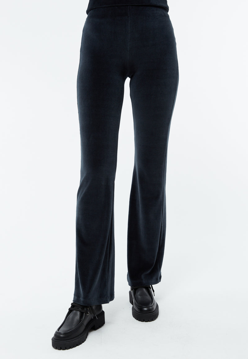 Givn Berlin Samthose GBELODIE flared leg aus Bio-Baumwolle Trousers Dusty Blue