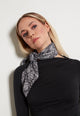 Givn Berlin Schaltuch GBBROOKLYN aus TENCEL™ mit Peach-Effekt Scarf Black / Grey (Snake)