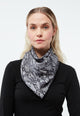 Givn Berlin Schaltuch GBBROOKLYN aus TENCEL™ mit Peach-Effekt Scarf Black / Grey (Snake)