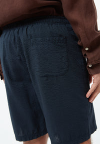 Givn Berlin Shorts GBPASCAL aus Bio-Baumwoll Seersucker Shorts Midnight Blue (Structure)