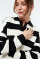 Givn Berlin Sweater GBRESA aus recycelter Baumwolle mit Kragen Sweater Off White / Black (Stripes)