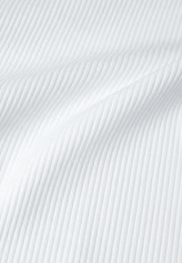 Givn Berlin Top GBANAIS aus Bio-Baumwoll Jersey T-Shirt White (Rib)