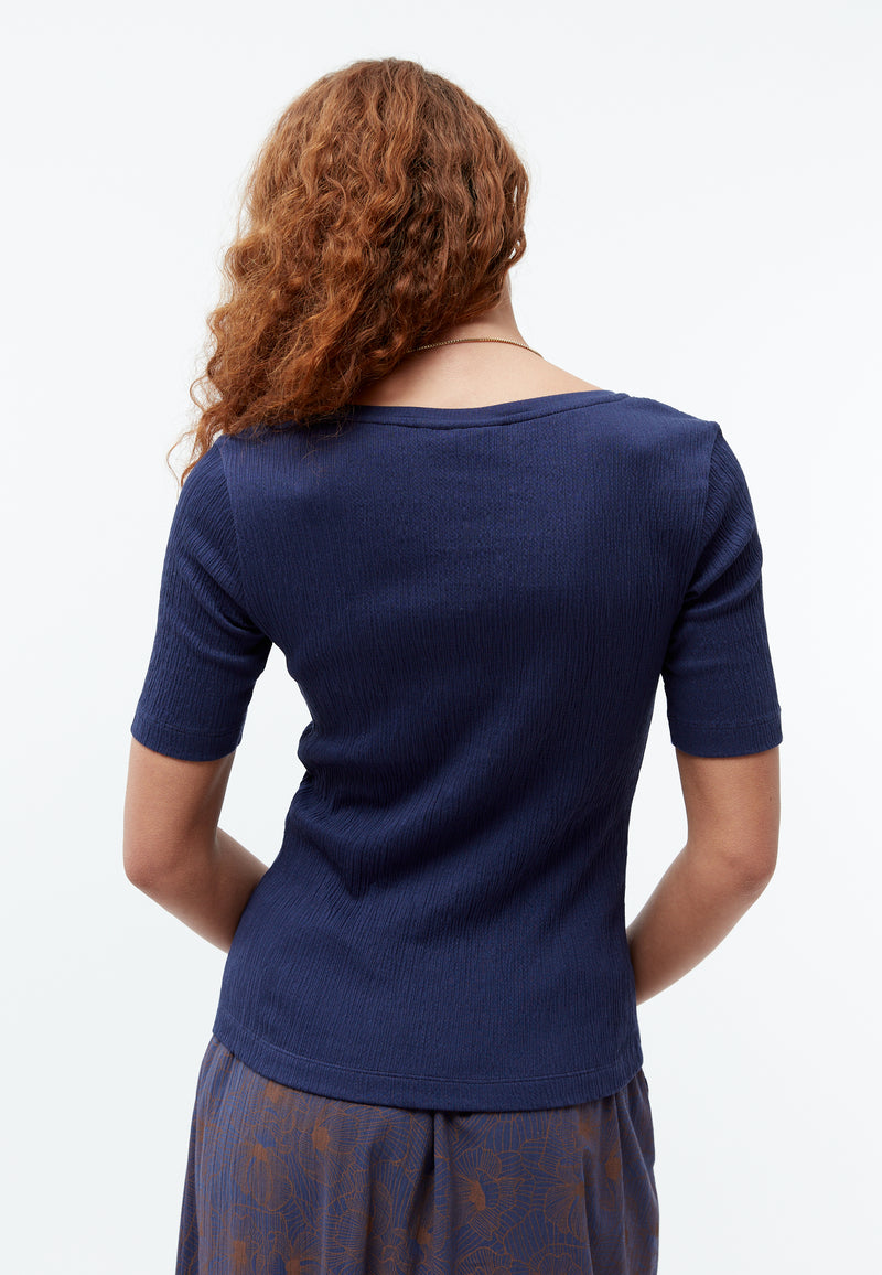 Givn Berlin Top GBANAIS aus gesmocktem Bio-Baumwoll Jersey T-Shirt Nightshade Blue (Rib)