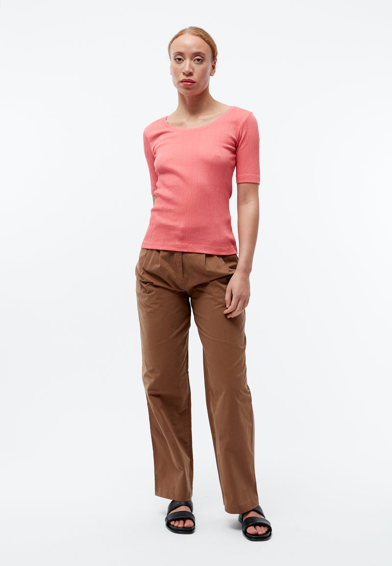 Givn Berlin Top GBANAIS aus gesmocktem Bio-Baumwoll Jersey T-Shirt Sunset Coral (Rib)