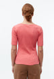 Givn Berlin Top GBANAIS aus gesmocktem Bio-Baumwoll Jersey T-Shirt Sunset Coral (Rib)