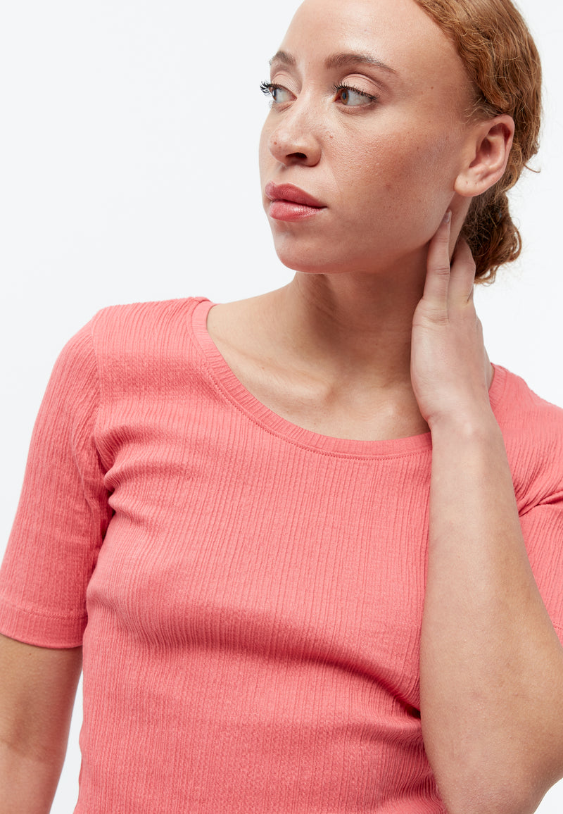 Givn Berlin Top GBANAIS aus gesmocktem Bio-Baumwoll Jersey T-Shirt Sunset Coral (Rib)