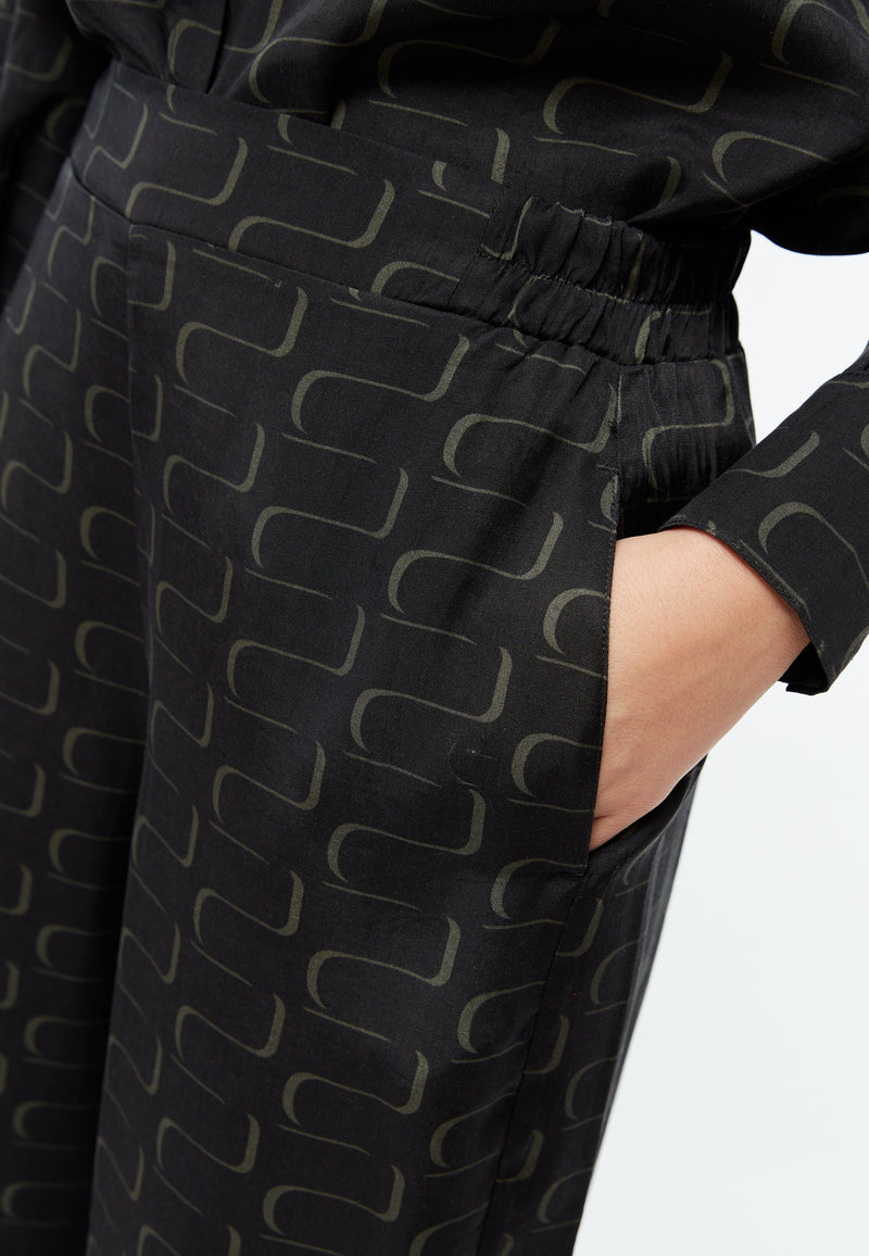 Givn Berlin Weite Hose GBMARLA aus TENCEL™ mit Peach-Effekt Trousers Black / Dark Khaki (Waves)